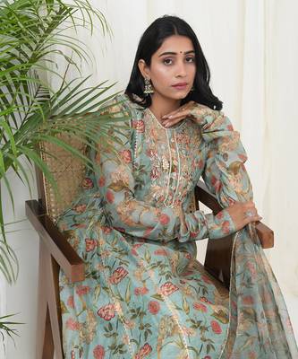 Mint green hand embroidered kurta set 3