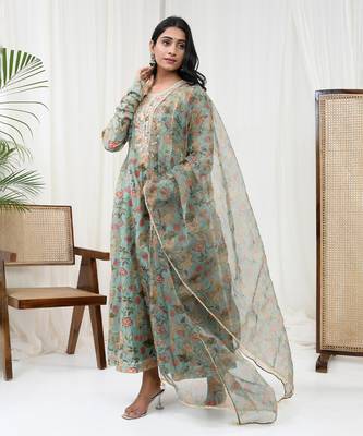 Mint green hand embroidered kurta set 5