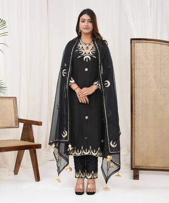 Black pure spun silk embroidered kurta set 1