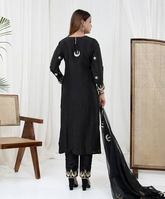 Black pure spun silk embroidered kurta set 2
