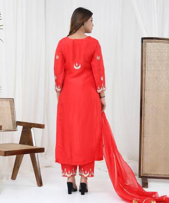 Red pure spun silk embroidered kurta set 5