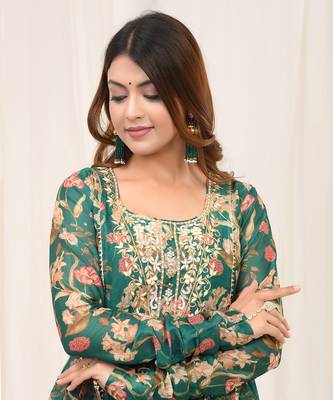 Bottle green hand embroidered kurta set 3