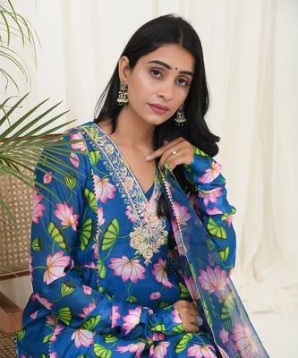 Teal blue hand embroidered kurta set 2