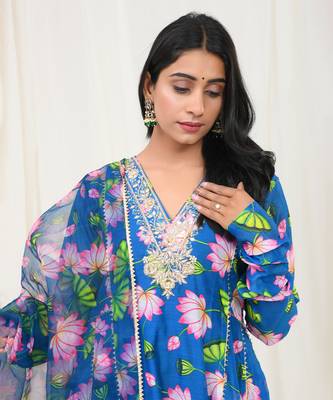 Teal blue hand embroidered kurta set 3
