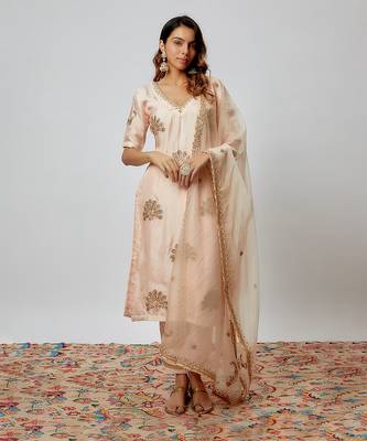 Peach hand embroidered kurta set 1
