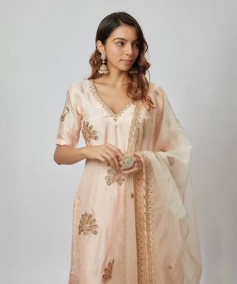 Peach hand embroidered kurta set 2