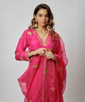 Hot pink hand embroidered kurta set 2