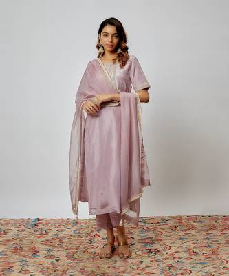 Mauve hand embroidered kurta set 1