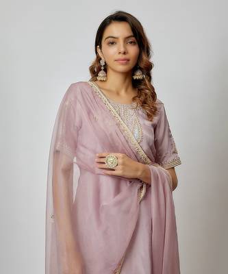 Mauve hand embroidered kurta set 2