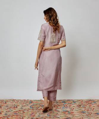 Mauve hand embroidered kurta set 4
