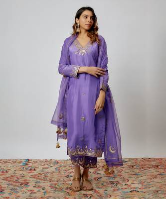 Voilet hand embroidered kurta set 1