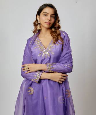 Voilet hand embroidered kurta set 2