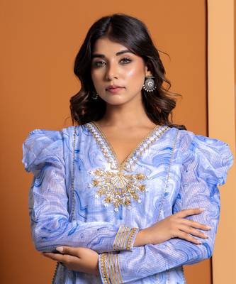 Ivory & blue doriyai hand embroidered kurta set 2