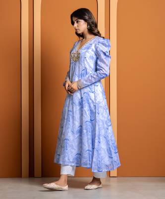 Ivory & blue doriyai hand embroidered kurta set 3