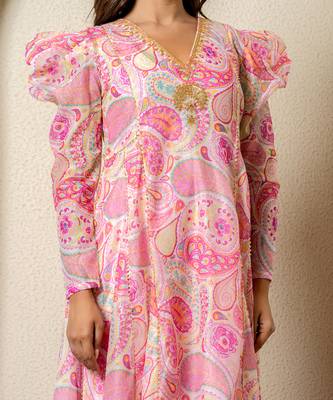 Pink hand embroidered chanderi kurta set 2