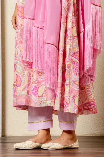 Pink hand embroidered chanderi kurta set