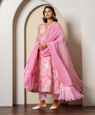 Pink hand embroidered chanderi kurta set 5