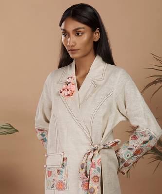 Beige abstract print hand embroidery trench coat 3