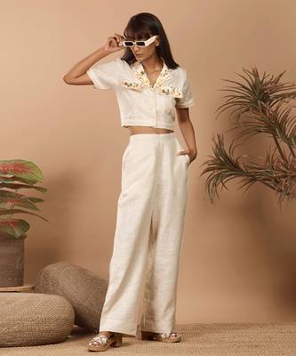 Beige daisy coord set with cute pockets on the top 2