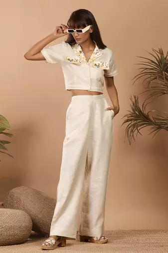 Beige daisy coord set with cute pockets on the top