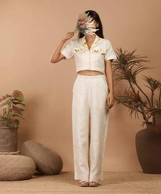 Beige daisy coord set with cute pockets on the top 3