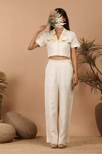 Beige daisy coord set with cute pockets on the top