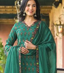 women green viscose rayon floral printed straight kurta pant with dupatta