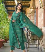 women green viscose rayon floral printed straight kurta pant with dupatta