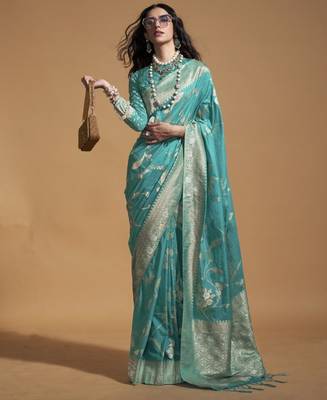 Women zari woven saree with tassels 1