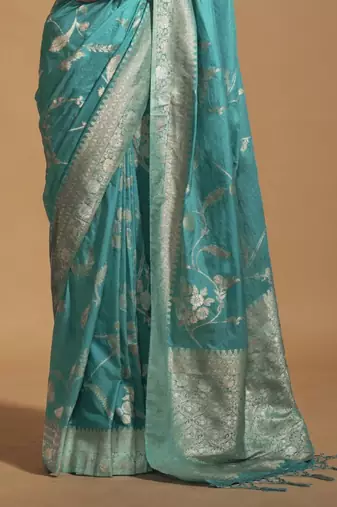 Women zari woven saree with tassels