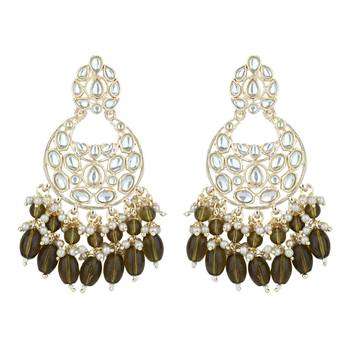 traditional kundan & pearl choker necklace with dangle earrings & maang tikka jewellery set for women 4