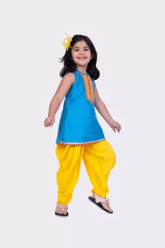 Twisha sky blue & yellow sleeveless aline polyester kurta and dhoti