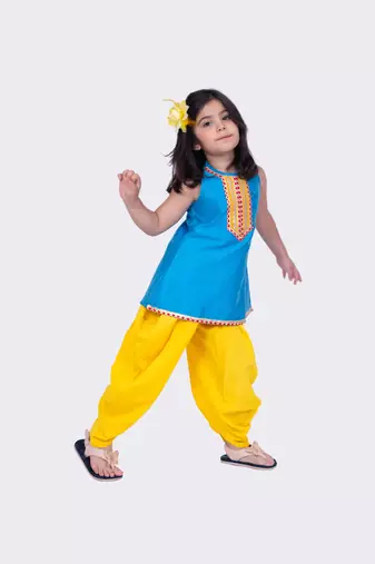 Twisha sky blue & yellow sleeveless aline polyester kurta and dhoti