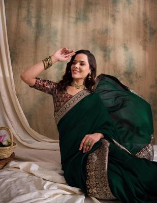 Elegant Green Saree with Unstitched Blouse 4