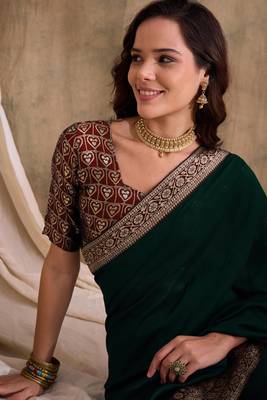 Elegant Green Saree with Unstitched Blouse 6