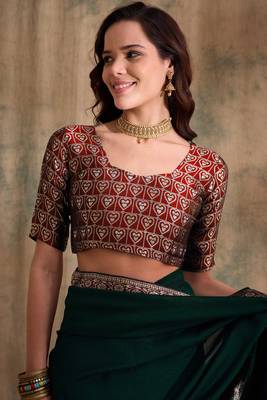 Elegant Green Saree with Unstitched Blouse 7
