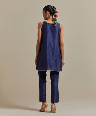 Blue intricately embroidered a-line short kurta set 4