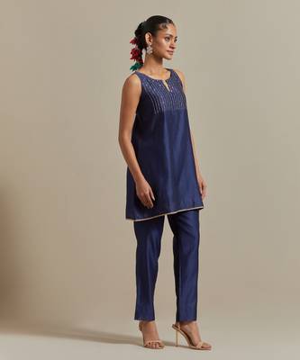 Blue intricately embroidered a-line short kurta set 5