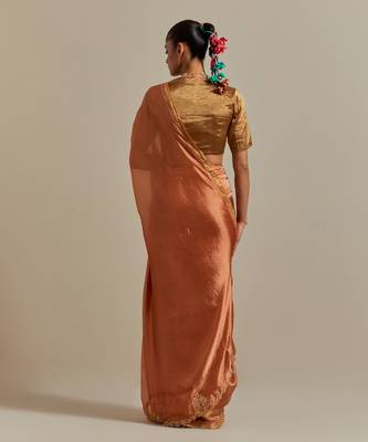 Handloom silk saree with gold zari border and embroidery on pallu 2