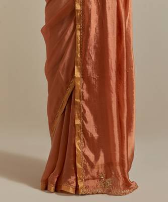 Handloom silk saree with gold zari border and embroidery on pallu 4