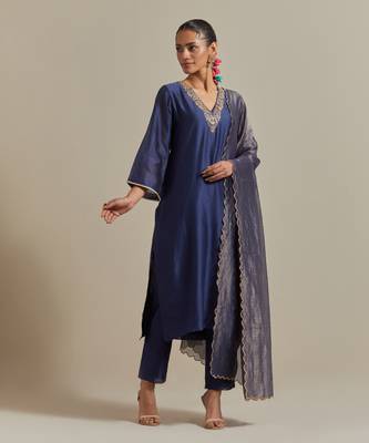 Pink intricate embroidery v neck straight kurta set 1