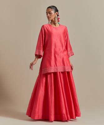 Pink the embroidered short kurta has sequin zari thread work 1
