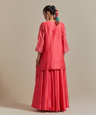 Pink the embroidered short kurta has sequin zari thread work 2