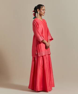 Pink the embroidered short kurta has sequin zari thread work 3