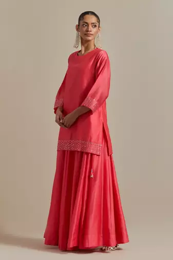 Pink the embroidered short kurta has sequin zari thread work