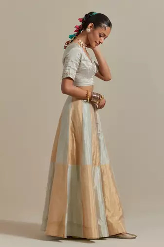 Kalidar Skirt With A Silver And Gold Zari Geometric Pattern All Over.
