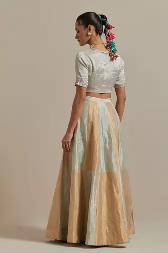 Kalidar Skirt With A Silver And Gold Zari Geometric Pattern All Over.