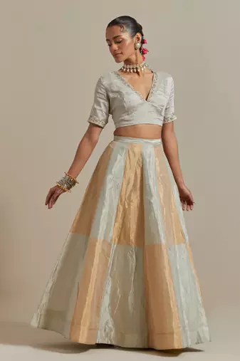Kalidar Skirt With A Silver And Gold Zari Geometric Pattern All Over.