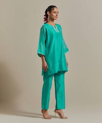 Aqua-blue chanderi handloom embroidered short kurta pant set 3
