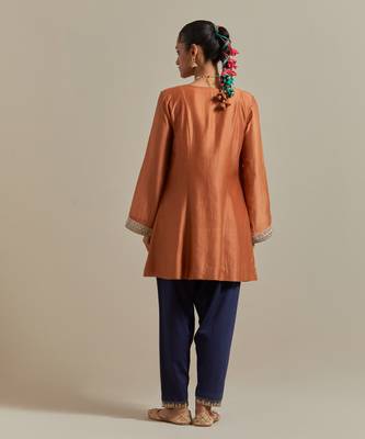 Saffron the saffron brown panelled a line kurta set 2